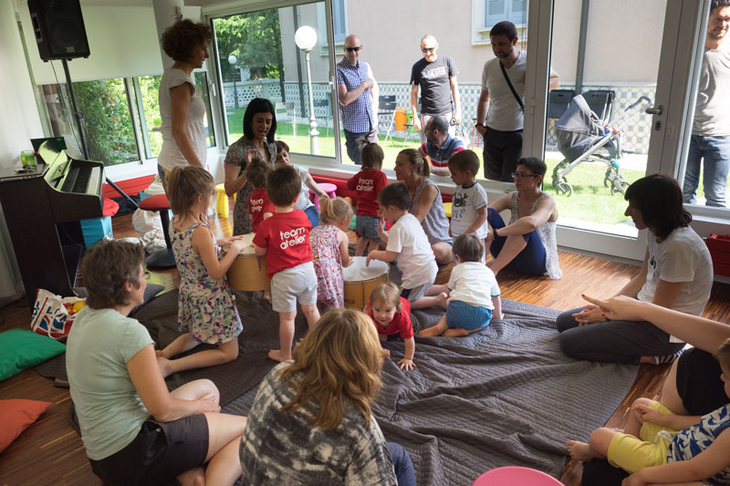 corsi neonati bambini piccoli musica suono ritmo movimento saronno bregnano nido asilo materna