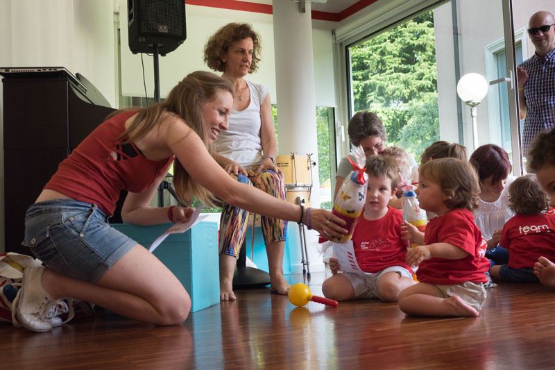 corsi neonati bambini piccoli musica suono ritmo movimento saronno bregnano nido asilo materna