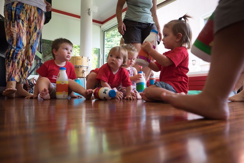 corsi neonati bambini piccoli musica suono ritmo movimento saronno bregnano nido asilo materna