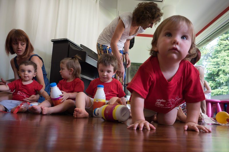 corsi neonati bambini piccoli musica suono ritmo movimento saronno bregnano nido asilo materna